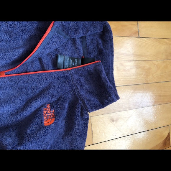 Comfy and Warm North Face Fleece - Picture 2 of 3